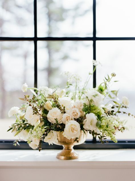 White Wedding Arrangements, White Wedding Flower Arrangements, White Flower Centerpieces, Table Centerpiece Flower, White Floral Centerpieces, Table Floral Arrangements, Neutral Wedding Flowers, White Floral Arrangements, White Flower Arrangements