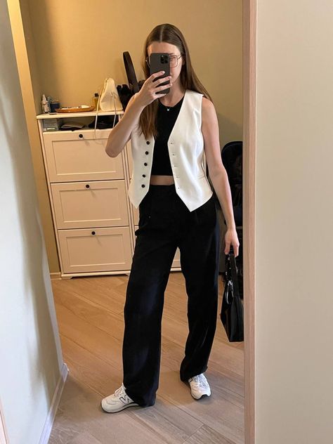 Suit Vest Outfits For Women Jeans, Suit Vest Looks Women Style, Womens Suit Vest Outfit Casual, White Button Up Vest Outfit, White Button Down Vest Outfit, Waistcoat Outfit Women Formal, Blazer Vest Outfits For Women Work, White Vest Street Style, White Suit Vest Outfit