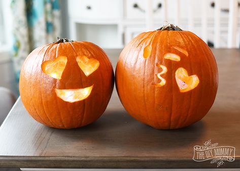 How to carve emoji pumpkins Pumkin Carving Ideas, Emoji Pumpkin Carving, Emoji Pumpkin, Halloween Pumpkin Templates, Pumpkin Emoji, Cute Pumpkin Carving, Pumkin Carving, Easy Pumpkin Carving, Amazing Pumpkin Carving