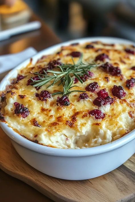 Warm Cranberry-White Cheddar Dip – creamy, festive, and perfect for holiday gatherings. Serve warm with crackers. Try it now! Cranberry Dip Recipes, Thanksgiving Dip, Warm Dip Recipes, Holiday Dip, Cranberry Cream Cheese Dip, Christmas Eve Appetizers, Warm Appetizers, Holiday Dips, Holiday Appetizers Christmas