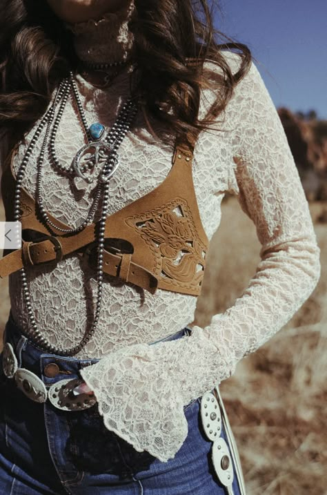 Western Shirt Outfit Women, Boho Country Outfits Winter, Neo Western Aesthetic, Soft Cowboy Aesthetic, Indie Western Outfits, 90s Western Aesthetic, 70s Cowgirl Outfit, Grunge Cowgirl Outfits, Desert Outfit Ideas