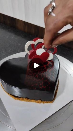 Heart Shape Chocolate Cake Designs, Cake Decorating Ideas Chocolate, Heart Shape Chocolate Cake, Chocolate Mirror Glaze Cake, Mirror Glaze Cake Decoration, Cake Heart Shape, Heart Shape Chocolate, Heart Shape Mirror, Mirror Cakes