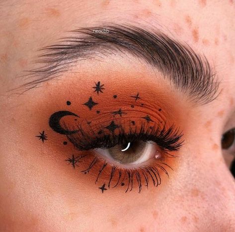 Fun Eye Makeup Looks, Witchy Eyeliner, Cute Eyeliner Ideas, Cool Eyeshadow Looks, Halloween Eyeliner Looks, Art Makeup Looks, Interesting Makeup, Eyeliner Inspo, Extra Makeup