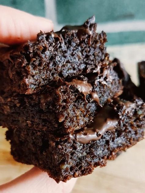 Avocado Brownies - Justine Doiron Justine Snacks, Best Dark Chocolate, Dairy Free Brownies, Avocado Dessert, Avocado Brownies, Dark Chocolate Brownies, Snacks Saludables, Fudge Brownies, Avocado Recipes