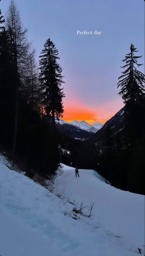 #ski #aesthetic #winter #wintersport #sunset #austria #snow #snowboarding Austria Snow, Austria Winter, Ski Aesthetic, Mountain Aesthetic, Trippy Drawings, Ski Mountain, Aesthetic Winter, Winter Sunset, Winter Sport