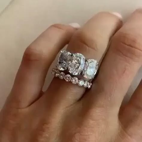 Dream Wedding Ring, Trilogy Engagement Ring, Future Engagement Rings, 3 Stone Rings, Big Diamond, Dream Engagement Rings, Diamonds And Gold, Put A Ring On It, Dream Ring