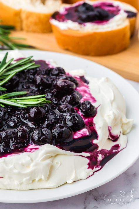 Blueberry Goat Cheese, Goat Cheese Dip, Goat Cheese Appetizer, Homemade Appetizer, Goat Cheese Recipes, Blueberry Compote, Easy Appetizers, Easy Blueberry, Cheesy Recipes