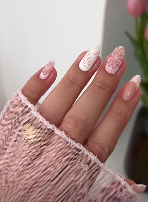 Sorority Rush Nails Ideas, Light Pink Nails With Design Classy, Nail Inspo For Vacation, Love Shack Fancy Nails, Europe Nails Travel, Country Concert Nails Ideas, Rush Nails, Sorority Nails, Picnic Nails