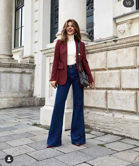 Burgundy Blazer Outfit, Zara Looks, Looks Jeans, Blue Jean Outfits, Blazer Outfits For Women, Flattering Jeans, Outfit Jeans, Blazer Outfits, Outfit Inspo Fall