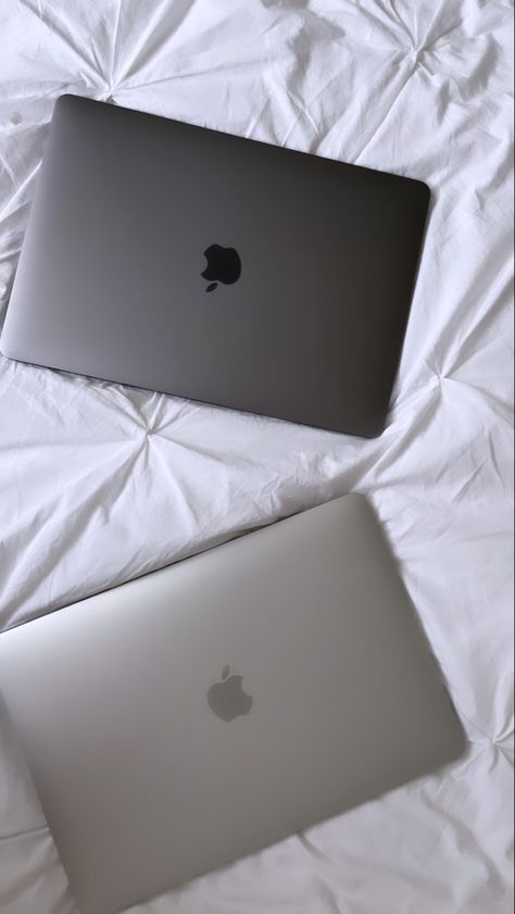 Mac Book 2022, Macbook Silver Vs Space Grey, Mac Book Pro 2022, Macbook Manifestation, Macbook Pro Setup, Macbook Pro Keyboard, Macbook Pro Tips, Macbook Pro Touch Bar, Apple Laptop Macbook