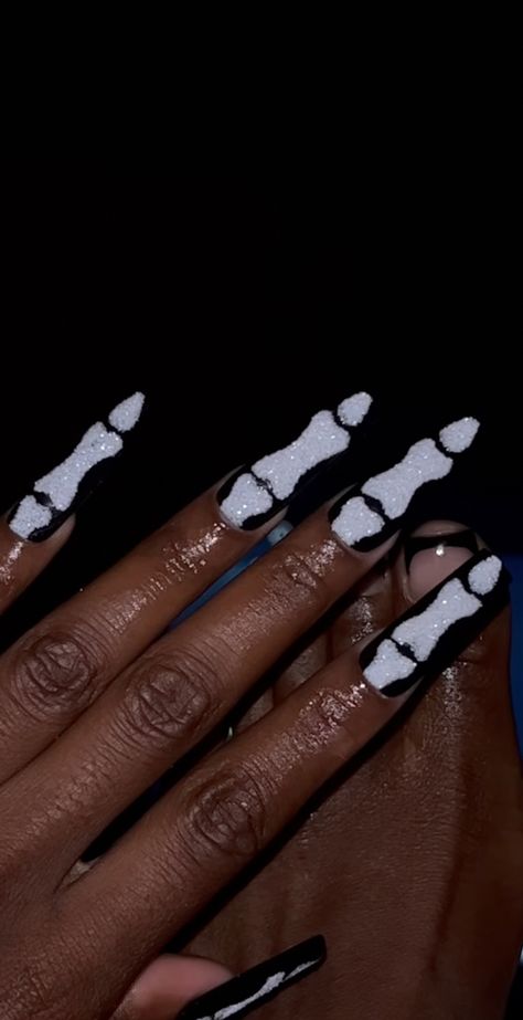 Halloween Black Acrylic Nails, Halloween Nails 2023 Coffin, Skeleton Nails Short, Simple Spooky Nail Designs, Skeleton Nails Acrylic, Black And Nude Nails Simple, Black Nails White Tips, Black French Tip Nails Halloween, Skeleton Nails Designs