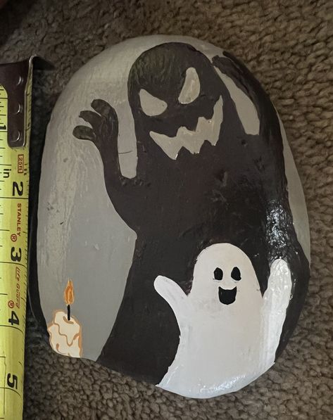 Cute Rock Painting Ideas Easy Halloween, Ghost Rock Painting Ideas, Red Rock Painting Ideas, Painting Ideas For Rocks, Spooky Painted Rocks, Stone Painting Halloween, Rock Painting Ideas Fall, Mini Painted Rocks, Cute Halloween Rock Painting Ideas