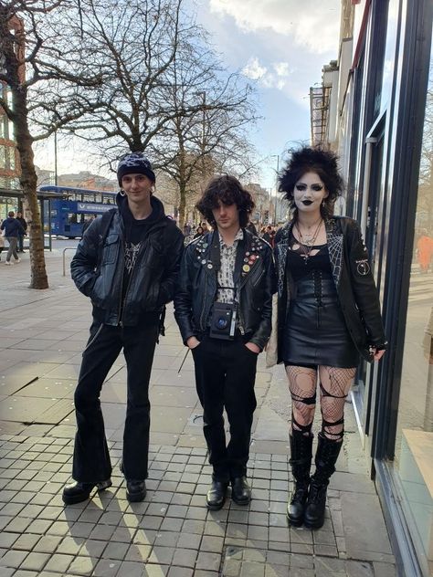 Goth Band Tee Outfit, Horror Punk Fashion, Skye Core, Halloween Horror Nights Outfit, Non Binary Outfits, Trad Goth Outfits, Goth Friends, Goth Outfit Inspo, Goth Outfit Ideas