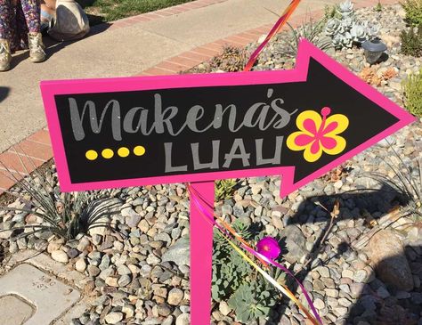 Luau / Hawaiian / Birthday "Makena's Hawaiian Luau" | Catch My Party Lula Party, Hawaiian Birthday Party Ideas, 6th Birthday Girls, Birthday Luau, Hawaiian Party Decorations, Luau Theme Party, Beach Birthday Party, Hawaiian Birthday Party, Moana Birthday Party