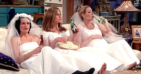 Somewhere in the midst of watching "Friends," we realized that if we could pluck Rachel Green from the screen and make her our bestie, we totally would. Monica Rachel, Friends 1994, Tv Weddings, Friends Scenes, Friends Episodes, Friends Poster, Friends Cast, Friends Tv Series, Friends Moments