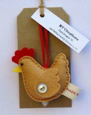 Diy Felt Chicken, Chicken Craft Ideas, Felt Chicken Ornament, Chicken Ornaments Diy, Chicken Christmas Ornaments, Bird Ornaments Diy, Felt Chicken, Chicken Ornaments, Chicken Craft