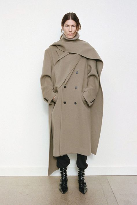 The Row RTW Fall 2023 [PHOTOS] – WWD Bouchra Jarrar, Mode Inspo, Fall 2023, Fashion Show Collection, Womens Fall, Minimal Fashion, Long Coat, Paris Fashion Week, The Row