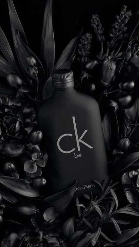 Zara Parfum, Kate Spade Perfume, Black Pics, Ck Be, Black Perfume, Perfume Photography, Perfume Floral, Black Photography, Best Fragrances