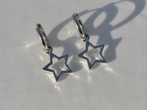 Lovely silver huggie earrings with large stars These earrings are a true silver staple for anyone's collection! They will go with absolutely anything anytime! Wear them everyday for a casual feel or dress them up anyway to add some style! *LENGTH- 3.4cm *DROP LENGTH- 1.7cm *EARRING WIDTH- 14mm ♡ All earring clasps in my store are hypoallergenic / nickel free ♡ Some parts of these earrings are nickel free, please contact for details ♡ All the jewelry in my store is handmade by me! ♡ For longer we Cute Star Earrings, Star Earrings Aesthetic, Alt Jewelry, Black And Silver Earrings, Grunge Earrings, Y2k Alt, Funky Accessories, Silver Jewlery, Alt Goth