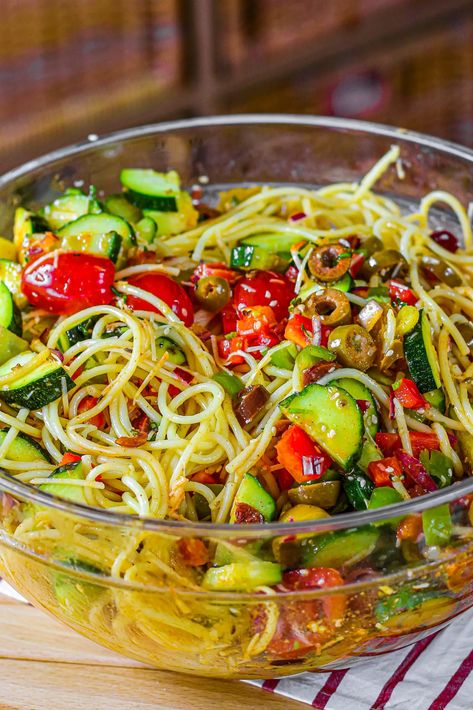 Million Dollar Salad, Millionaire Salad Recipe, Spaghetti And Salad, Italian Sub Salad Recipe, California Spaghetti Salad, Fried Spaghetti, Salad A Day, Ramen Rice, Veggie Spaghetti