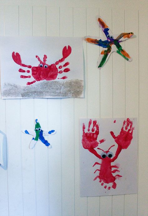 Snails and Puppy Dog Tails: Hand and Foot Print Lobster Childminding Activities, Kid Bathrooms, Theme Preschool, Ocean Science, Hand Prints, Sea Crafts, Creature Artwork, Ocean Crafts, Footprint Art