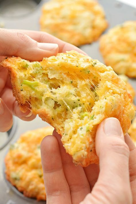 These broccoli cheddar muffins are SO GOOD and so simple to make! Loaded with healthy ingredients they're really filling, and so delicious! Eat these healthy muffins for lunch with your favouite soup, or on their own as an afternoon snack or even a filling breakfast on the go. With hidden broccoli and lots of cheese they're great for picky eaters and toddlers! Broccoli Cheddar Biscuits, Broccoli Muffins Toddler, Broccoli Cheddar Muffins, Savory Muffins Healthy, Hidden Broccoli Recipes, Savory Muffins For Kids, Dinner For One Year Old, Broccoli Cheese Cups, Broccoli Cheese Muffins