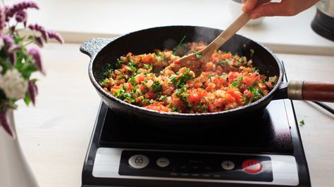 Why It Pays To Have A Portable Induction Cooktop On Hand Induction Cooktop Recipes, Induction Cooking Recipes, Induction Burner, Induction Recipes, Dorm Cooking, Searing Meat, Boiling Pasta, Induction Range, Induction Cookware