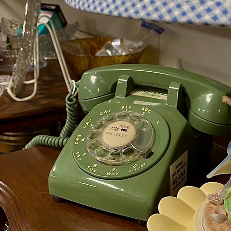 antique vintage mint green phone Old Rotary Phones, Vintage Phones Aesthetic, 80s Phone Aesthetic, Rotary Phone Aesthetic, Retro Phone Aesthetic, Old Telephone Aesthetic, Vintage Telephone Aesthetic, Vintage Phone Aesthetic, Landline Phone Aesthetic