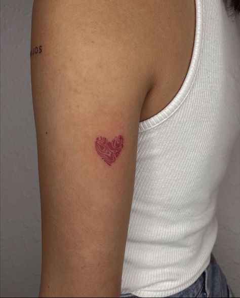 Red Tatoos Woman, Red Tattoo Women, Finger Print Heart Tattoos, Fingerprints Tattoo, Red Minimalist Tattoo, Mini Red Tattoo, Rec Tattoo, Red Line Tattoo, Red Heart Tattoo