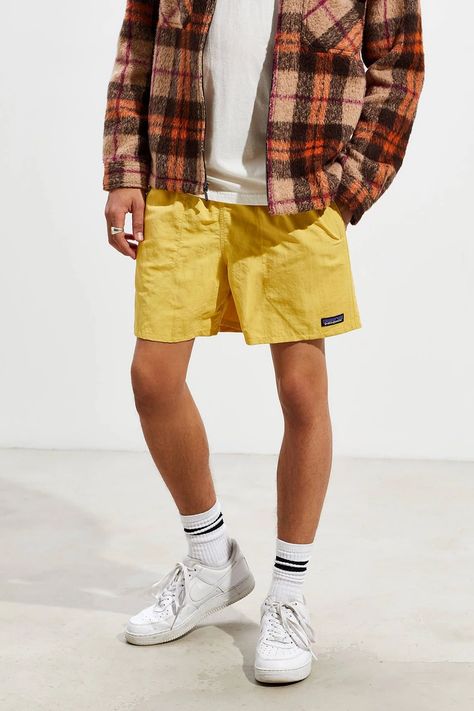 Patagonia Baggies Inspiration - Imgur Summer Outfits Men Streetwear Shorts, Patagonia Baggies, Urban Outfitters Men, Summer Outfits Men Streetwear, Mens Shorts Outfits, Mens Summer Outfits, Mens Casual Outfits Summer, Smen, Mens Shorts Summer