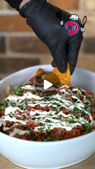 Delishus on Instagram: "¡NACHOS CON CHILI! 🤤🧀 Sí o sí tienes que probar esta combinación, ¡está delishuuus! 😉 #doritosnachos #nachos #recetasfaciles #recetas #receta #reelsfb #reelsfb #Delishus #recetassaludables #recetafacil" Nachos Recipe, Nachos, Chili, On Instagram, Instagram