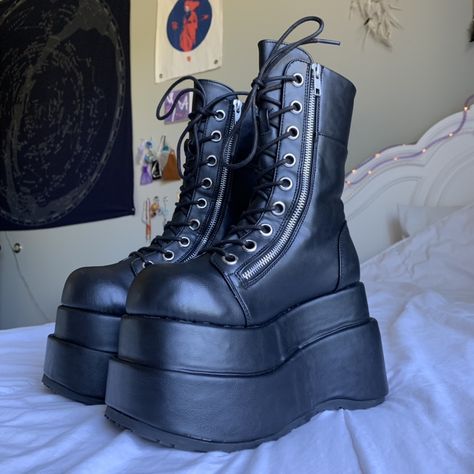 Super Platform Shoes, Grunge Shoes Boots, Thick Platform Boots, Big Shoes Outfit, Demonia Boots Aesthetic, Demonia Aesthetic, Big Platform Boots, Big Platform Shoes, Platfrom Shoes