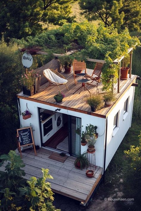 Tiny Rooftop Ideas, Tiny Cozy House, Tiny Home Interior Ideas, Eco Tiny House, Wohne Im Tiny House, Tiny House Inspiration, Casa Container, Container House Design, Tiny House Cabin