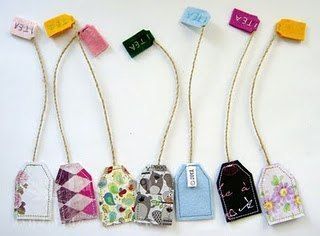 DIY Tea Bag Bookmarks made out of scrap fabric and other beginner sewing projects that will help you use up those scraps and make room for more fabric in your stash. #sewing Diy Tea Bags, Knitting Amigurumi, Penanda Buku, Diy Tea, Tea Diy, Beginner Sewing Projects Easy, Diy Bookmarks, Scrap Fabric, How To Make Bookmarks