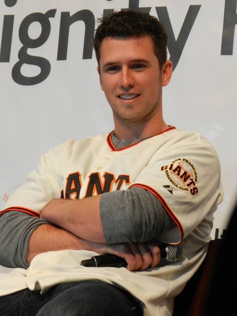 SF Giants catcher Buster Posey, in a pose that begs for him to be shirtless. Willie Mays, Yadier Molina, Giants Baseball, Buster Posey, Giants Fans, Sports Boys, Kc Royals, Fenway Park, Derek Jeter