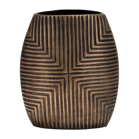 PRICES MAY VARY. Add this simple contemporary ribbed bronze/copper vase to any home or office space for an easy and impressive style upgrade! Create your own custom look to match your vibe using flowers and/or greenery. This aluminum ribbed vase will look great on your desk, embellished with your favorite flower or plant to make it feel like home! You can also create custom table centerpieces or beautiful accent decor for your side table, mantle or any counter. This aluminum vase comes in a stun Aluminum Vase, Ribbed Vase, Copper Vase, Bronze Vase, Contemporary Vases, Dining Table Centerpiece, Vases For Sale, Office Outdoor, Decorative Table