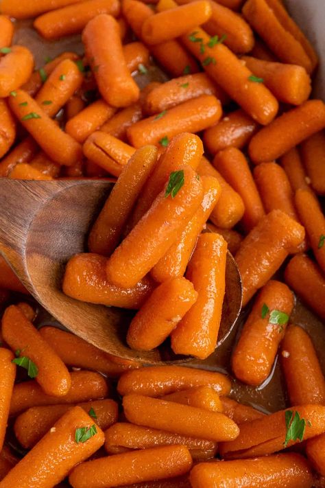 Crockpot Glazed Carrots, Crockpot Carrots, Crock Pot Vegetables, Carrot Recipe, Honey Glazed Carrots, Crockpot Ham, Slow Cooker Meals, Rainbow Carrots, Honey Glazed