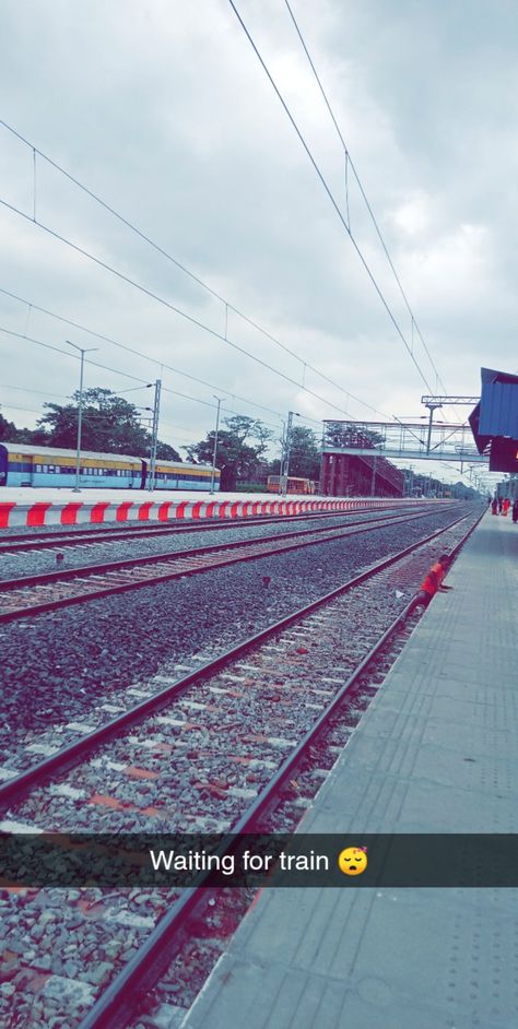 Train Snap Ideas, Surat Station Snap, Train Story Ideas, Train Pics Photo Ideas, Train Snapchat Stories, Train Snapchat, Walking Snap, Night Train Aesthetic, Train Snap