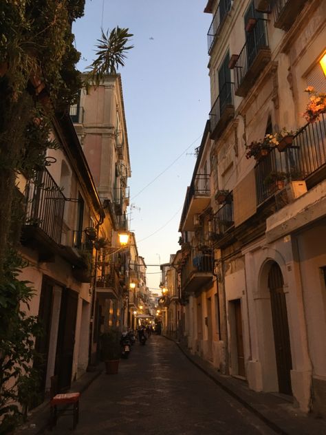 Italy Evening Aesthetic, Italian Culture Aesthetic People, Vinece Italy Aesthetic, Italian Streets Aesthetic, Italian Street Aesthetic, Italian Hotel Aesthetic, Italian Core Aesthetic, Italian Husband Aesthetic, Italycore Aesthetic