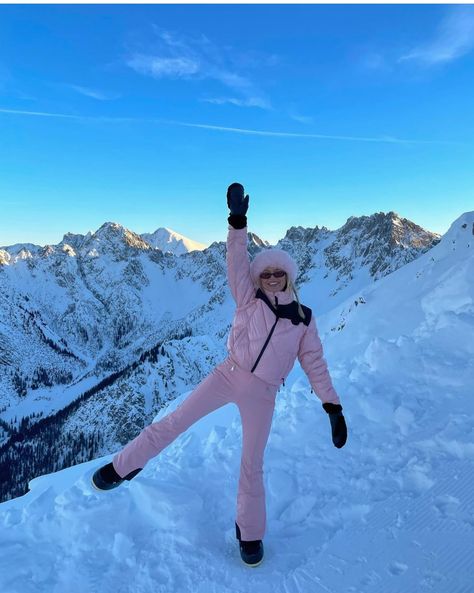 Winter Hike Outfit, Pink Ski Outfit, Hiking Outfits Winter, Utah Ski Trip, Skiing Aesthetic Outfits, Barbara Kristoffersen, Ski Fits, Skiing Locations, Ski Trip Outfit