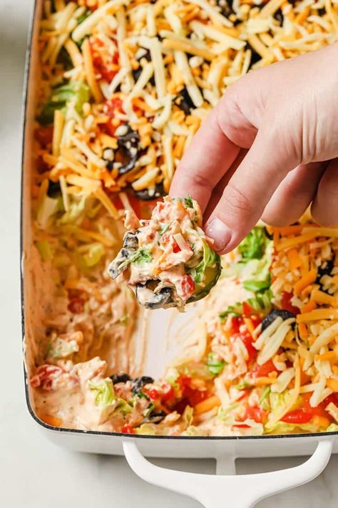 Taco Dip Recipe With Refried Beans, Taco Dip With Cream Cheese, Cream Cheese Taco Dip, Dip With Cream Cheese, Cheese Taco, Layered Dip Recipes, Taco Dip Recipe, Layered Taco Dip, Cheese Tacos