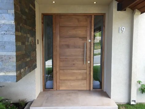 15 puertas principales que te van a gustar para tu casa Exterior Door Designs, House Main Door, Traditional Front Doors, Modern Entrance Door, Modern Exterior Doors, House Main Door Design, Main Entrance Door Design, Wooden Front Door Design, Home Door Design