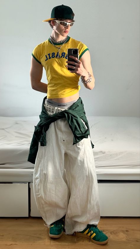 Big Pants Outfit, Y2k Outfits Men, Big Pants, Pants Outfit Men, Queer Fashion, Mens Outfit Inspiration, Mens Fashion Streetwear, New Rock, Y2k Outfits