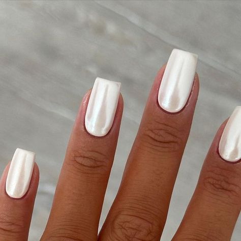 White Ideas Nails, White Holiday Nails Acrylic, Cute White Gel Nails, Nails All White, French Polish Nails, Pear Nails, Nails Winter White, Holiday Nails White, White Holiday Nails