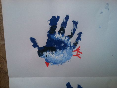 Handprint blue jay Blue Bird Craft, Blue Jay Craft, Handprint Birds Preschool, Bluebird Craft Preschool, Blue Bird Handprint Craft, Blue Jay Painting Easy, Craft Kindergarten, Blue Jay Art, Jay Blue