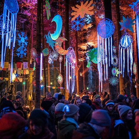 Forest Rave Aesthetic, Electric Forest Aesthetic, Into The Woods Festival, Disco Forest, Elemental Party, Rave Dancing, Underground Rave Aesthetic, Lost Village Festival, Rave Theme