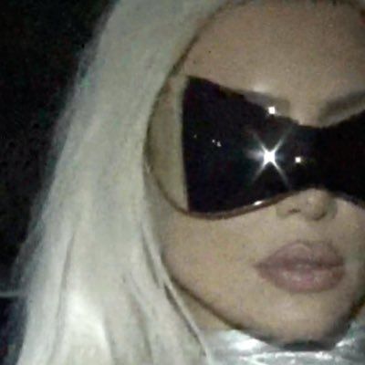 Kim K Blonde, Kim Kardashian Sunglasses, Hollywood Dream, Alien Costume, Catty Noir, Kim Kardashian West, Punk Aesthetic, Female Celebrities, Futuristic Fashion