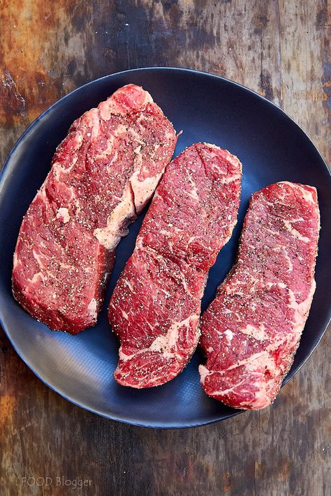 Steak On The Stove, Stove Top Steak, Steak On Stove, Good Steak Recipes, Cooking The Perfect Steak, Best Food Photography, Grilled Steak Recipes, Pasti Sani, Paleo Crockpot