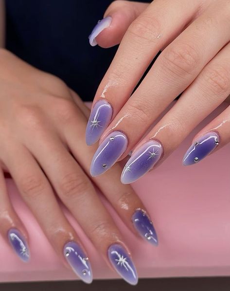 Dark Purple Nail Designs Almond, Aura Nails Stars, Purple Inspo Nails, Purple Ethereal Nails, Aura Star Nails, Lilac Aura Nails, Lavender Aura Nails, Aura Nail Designs Almond, Purple Nails With Designs