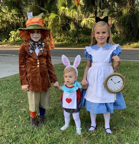 Alice In Wonderland Original Movie, Alice In Wonderland Costume Family Of 3, Family Costume Alice In Wonderland, Alice In Wonderland Costume Toddler, Family Halloween Costumes Alice In Wonderland, Disney Sibling Halloween Costumes, Baby Disney Costumes Girl, Sisters Matching Halloween Costumes, Baby Alice In Wonderland Costume